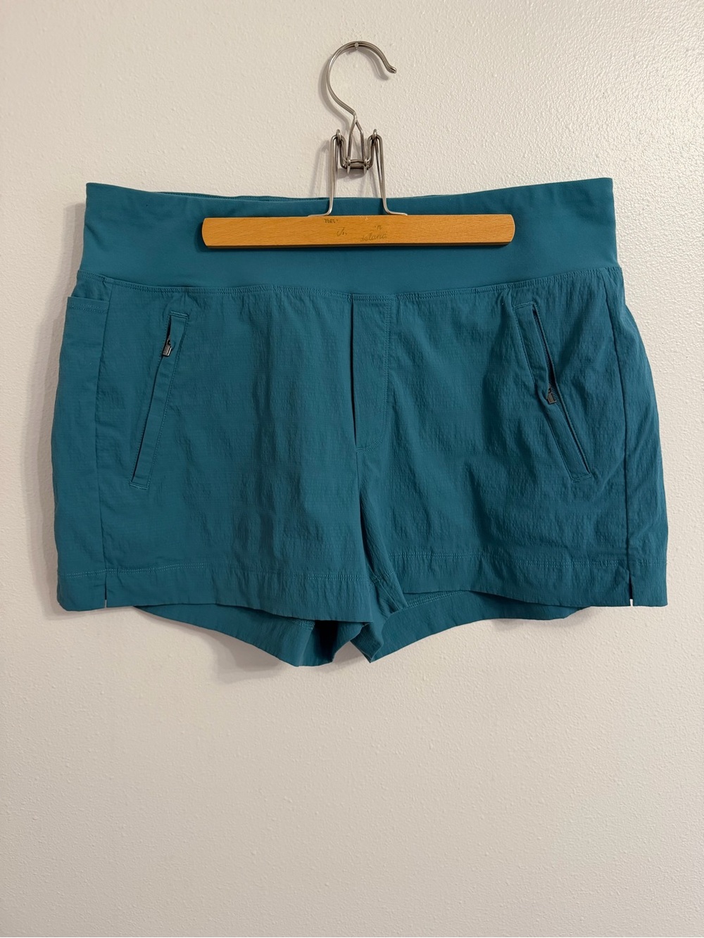 Athleta Women’s Teal Trekkie North Short